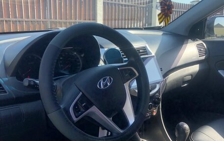 Hyundai Solaris II рестайлинг, 2014 год, 860 000 рублей, 3 фотография