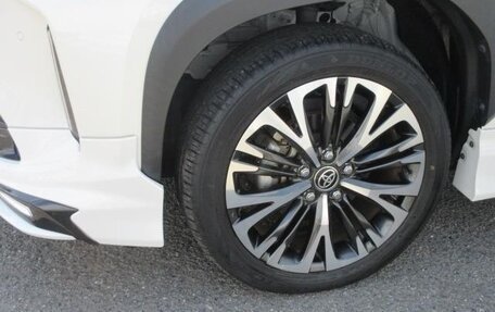 Toyota Yaris Cross, 2022 год, 1 350 007 рублей, 6 фотография