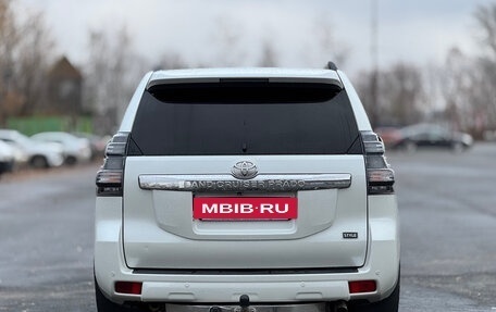 Toyota Land Cruiser Prado 150 рестайлинг 2, 2017 год, 4 449 000 рублей, 6 фотография