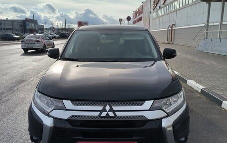 Mitsubishi Outlander III рестайлинг 3, 2020 год, 1 950 000 рублей, 1 фотография