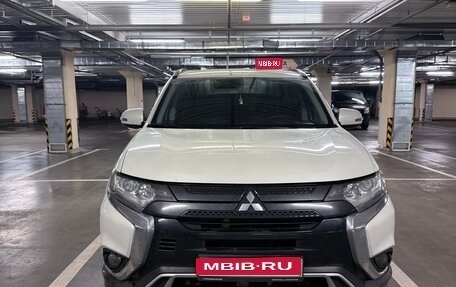 Mitsubishi Outlander III рестайлинг 3, 2021 год, 2 700 000 рублей, 1 фотография