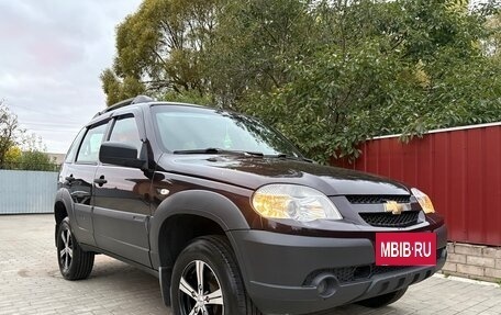 Chevrolet Niva I рестайлинг, 2018 год, 995 000 рублей, 4 фотография