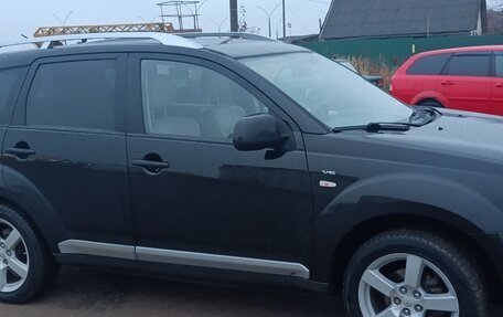 Mitsubishi Outlander III рестайлинг 3, 2008 год, 900 000 рублей, 3 фотография