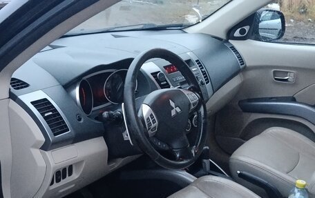 Mitsubishi Outlander III рестайлинг 3, 2008 год, 900 000 рублей, 5 фотография