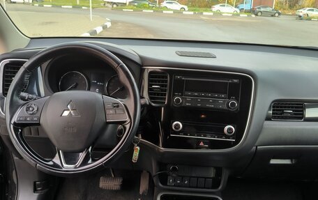 Mitsubishi Outlander III рестайлинг 3, 2020 год, 1 950 000 рублей, 8 фотография