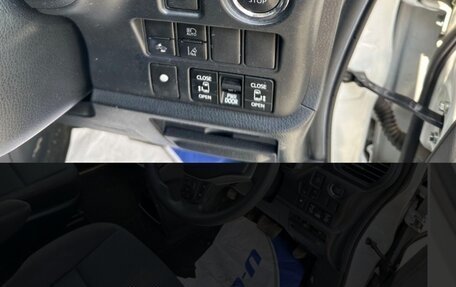 Toyota Voxy III, 2017 год, 1 850 000 рублей, 7 фотография