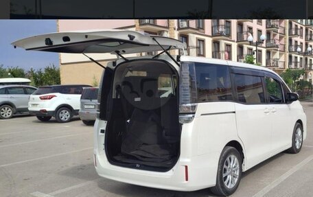 Toyota Voxy III, 2017 год, 1 850 000 рублей, 4 фотография