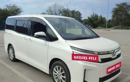 Toyota Voxy III, 2017 год, 1 850 000 рублей, 3 фотография