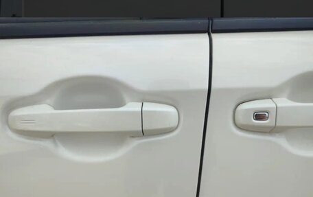 Toyota Voxy III, 2017 год, 1 850 000 рублей, 12 фотография