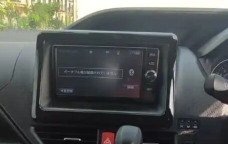 Toyota Voxy III, 2017 год, 1 850 000 рублей, 16 фотография