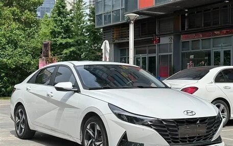 Hyundai Elantra, 2022 год, 1 700 000 рублей, 2 фотография