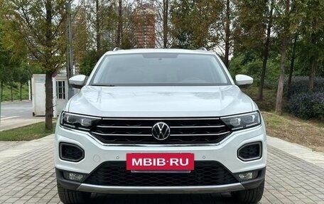 Volkswagen T-Roc I, 2022 год, 2 000 000 рублей, 2 фотография