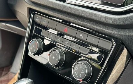 Volkswagen T-Roc I, 2022 год, 2 000 000 рублей, 14 фотография