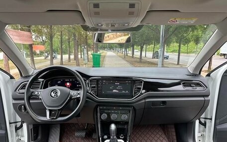 Volkswagen T-Roc I, 2022 год, 2 000 000 рублей, 7 фотография