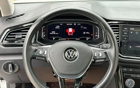 Volkswagen T-Roc I, 2022 год, 2 000 000 рублей, 11 фотография