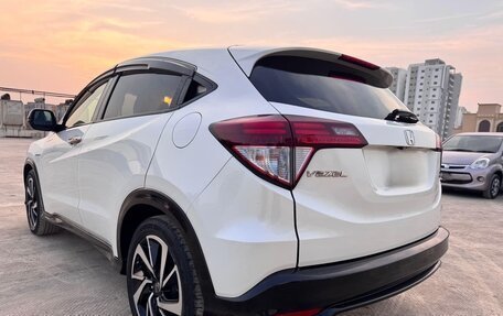 Honda Vezel, 2021 год, 2 100 000 рублей, 2 фотография