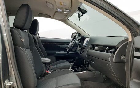 Mitsubishi Outlander III рестайлинг 3, 2019 год, 2 390 000 рублей, 11 фотография