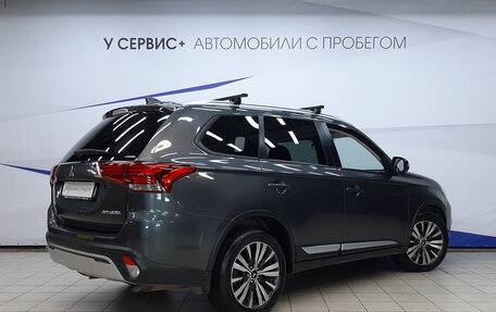 Mitsubishi Outlander III рестайлинг 3, 2019 год, 2 390 000 рублей, 3 фотография
