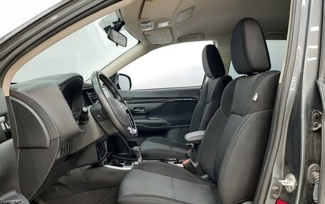 Mitsubishi Outlander III рестайлинг 3, 2019 год, 2 390 000 рублей, 10 фотография