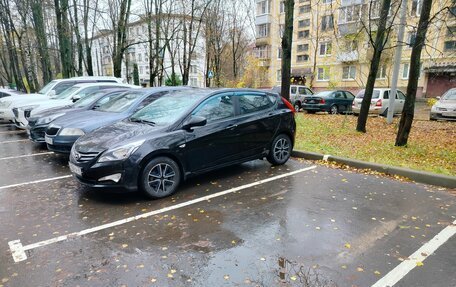 Hyundai Solaris II рестайлинг, 2015 год, 850 000 рублей, 2 фотография