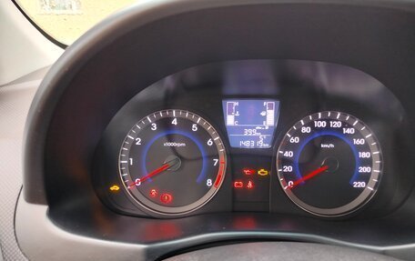 Hyundai Solaris II рестайлинг, 2015 год, 850 000 рублей, 5 фотография