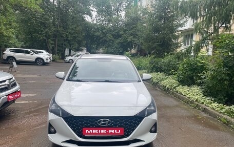 Hyundai Solaris II рестайлинг, 2021 год, 1 550 000 рублей, 1 фотография