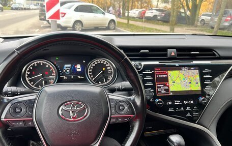 Toyota Camry, 2018 год, 2 230 000 рублей, 10 фотография