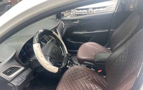 Hyundai Solaris II рестайлинг, 2021 год, 1 550 000 рублей, 2 фотография