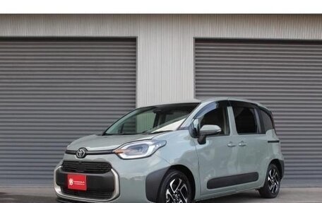 Toyota Sienta, 2022 год, 1 300 000 рублей, 1 фотография