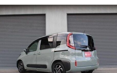 Toyota Sienta, 2022 год, 1 300 000 рублей, 3 фотография