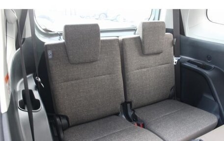 Toyota Sienta, 2022 год, 1 300 000 рублей, 6 фотография