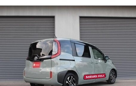 Toyota Sienta, 2022 год, 1 300 000 рублей, 4 фотография