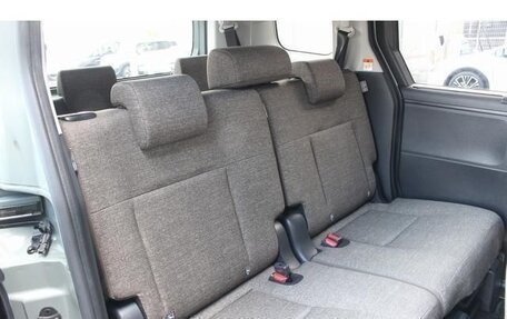 Toyota Sienta, 2022 год, 1 300 000 рублей, 7 фотография