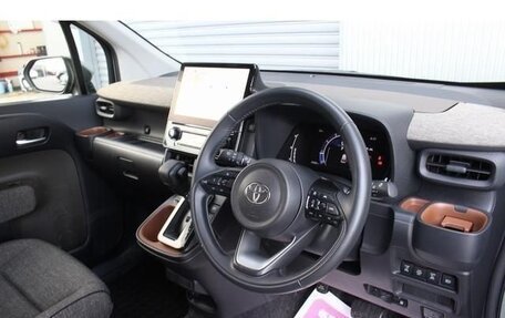 Toyota Sienta, 2022 год, 1 300 000 рублей, 10 фотография