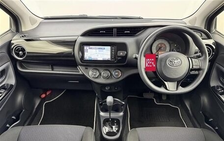 Toyota Vitz, 2018 год, 700 000 рублей, 10 фотография