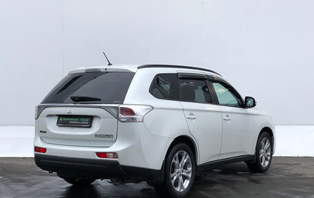 Mitsubishi Outlander III рестайлинг 3, 2013 год, 1 490 000 рублей, 5 фотография