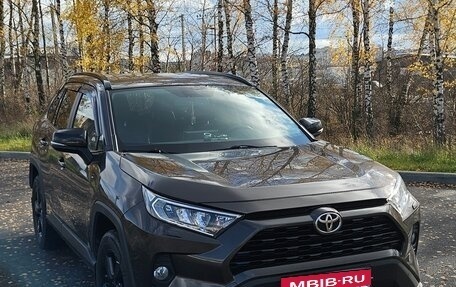 Toyota RAV4, 2021 год, 3 100 000 рублей, 1 фотография