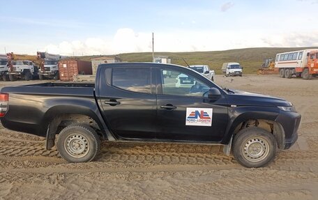 Mitsubishi L200 IV рестайлинг, 2019 год, 1 900 000 рублей, 3 фотография