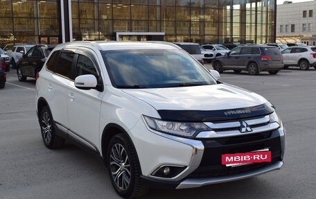 Mitsubishi Outlander III рестайлинг 3, 2016 год, 1 697 000 рублей, 3 фотография