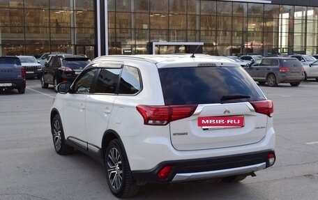 Mitsubishi Outlander III рестайлинг 3, 2016 год, 1 697 000 рублей, 5 фотография