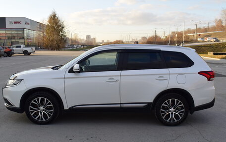 Mitsubishi Outlander III рестайлинг 3, 2016 год, 1 697 000 рублей, 7 фотография