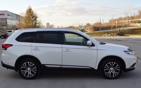 Mitsubishi Outlander III рестайлинг 3, 2016 год, 1 697 000 рублей, 6 фотография