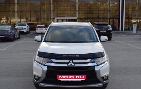 Mitsubishi Outlander III рестайлинг 3, 2016 год, 1 697 000 рублей, 8 фотография