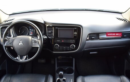 Mitsubishi Outlander III рестайлинг 3, 2016 год, 1 697 000 рублей, 16 фотография