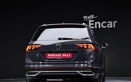 Volkswagen Tiguan II, 2021 год, 2 840 000 рублей, 4 фотография