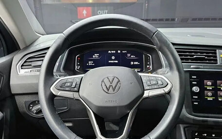 Volkswagen Tiguan II, 2021 год, 2 840 000 рублей, 13 фотография