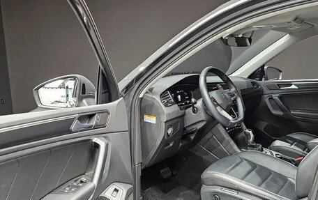 Volkswagen Tiguan II, 2021 год, 2 840 000 рублей, 11 фотография