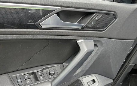 Volkswagen Tiguan II, 2021 год, 2 840 000 рублей, 17 фотография