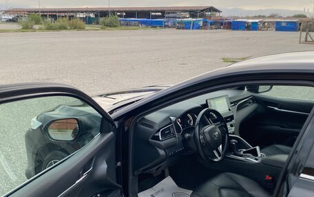 Toyota Camry, 2021 год, 3 190 000 рублей, 5 фотография