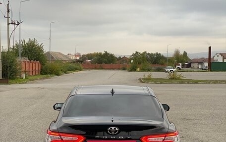 Toyota Camry, 2021 год, 3 190 000 рублей, 2 фотография